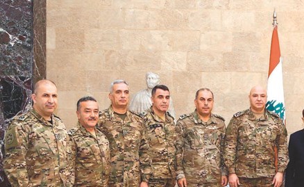 ï»¿Ø§ÙØ±Ø¦Ùس Ø§ÙØ¹Ù
اد Ù
ÙØ´Ø§Ù عÙÙ Ù
Ø³ØªÙØ¨Ùا ÙØ§Ø¦Ø¯ Ø§ÙØ¬ÙØ´ Ø§ÙØ¹Ù
اد Ø¬ÙØ²Ù عÙ٠عÙ٠رأس ÙÙØ¯ Ù
Ù ÙØ¨Ø§Ø± ضباط اÙÙÙØ§Ø¯Ø© ÙØªÙدÙÙ
Ø§ÙØªÙÙØ¦Ø© Ø¨Ø§ÙØ£Ø¹Ùاد (Ù
ØÙ
ÙØ¯ Ø§ÙØ·ÙÙÙ)