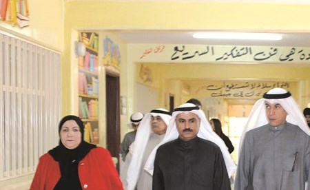 د.حامد العازمي ود.سعود الحربي وبدرية الخالدي خلال الجولة