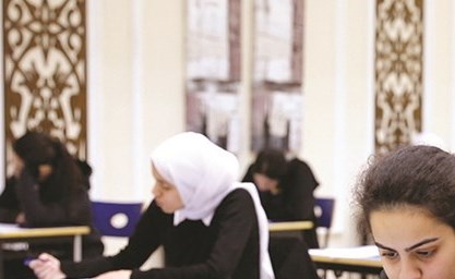 الطالبات في لجان الاختبارات