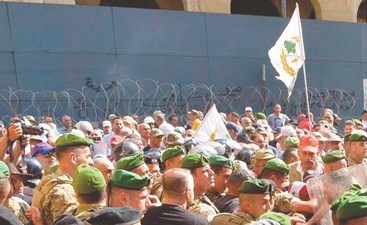 ï»¿Ø§ÙØ¹Ø³ÙرÙÙ٠اÙÙ
ØªÙØ§Ø¹Ø¯ÙÙ ÙÙ Ù
ÙØ§Ø¬ÙØ© Ù
ع Ø§ÙØ¹Ø³ÙرÙÙÙ ÙÙ Ø§ÙØ®Ø¯Ù
Ø© ÙÙ Ù
ØÙØ· Ù
Ø¬ÙØ³ اÙÙÙØ§Ø¨ (Ù
ØÙ
ÙØ¯ Ø§ÙØ·ÙÙÙ)