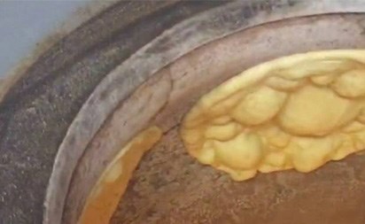 بالفيديو.. لهذه الأسباب يتمسك العراقيون بخبز التنور الطيني