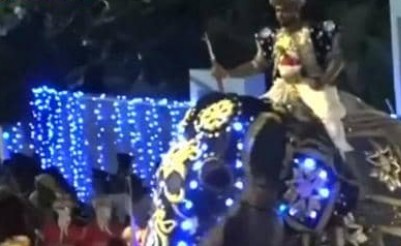 بالفيديو.. أفيال تثور وتدهس المارة.. فيديو تحوّل مهرجان سريلانكا لمأساة