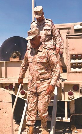 الفريق الركن محمد الخضر يتفقد سير العمل في مواقع الدفاع الجوي