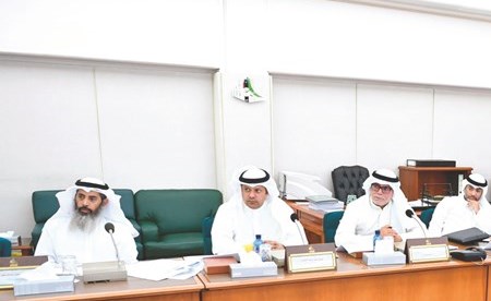 خلف دميثير وشعيب المويزري وعمر الطبطبائي وصلاح خورشيد وفيصل الكندري ونايف المرداس