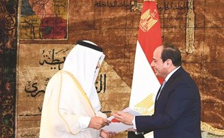 الرئيس عبدالفتاح السيسي يتسلم رسالة صاحب السمو من سمو الشيخ جابر المبارك