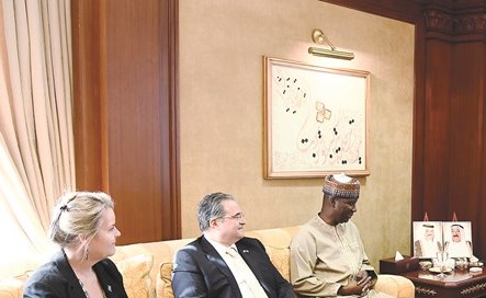 سمو رئيس الوزراء الشيخ صباح الخالد خلال استقبال رئيس الجمعية العامة للأمم المتحدة والوفد المرافق له