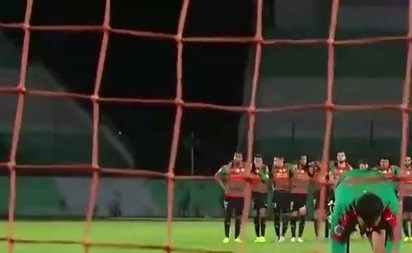 بالفيديو.. شاهد ما حدث للكرة لحظة لعب ضربات الترجيح