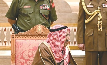 صاحب السمو الأمير الشيخ صباح الأحمد معزيا السلطان هيثم بن طارق