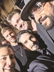 «من منكم مستعد ليخطب محبوبته الآن»