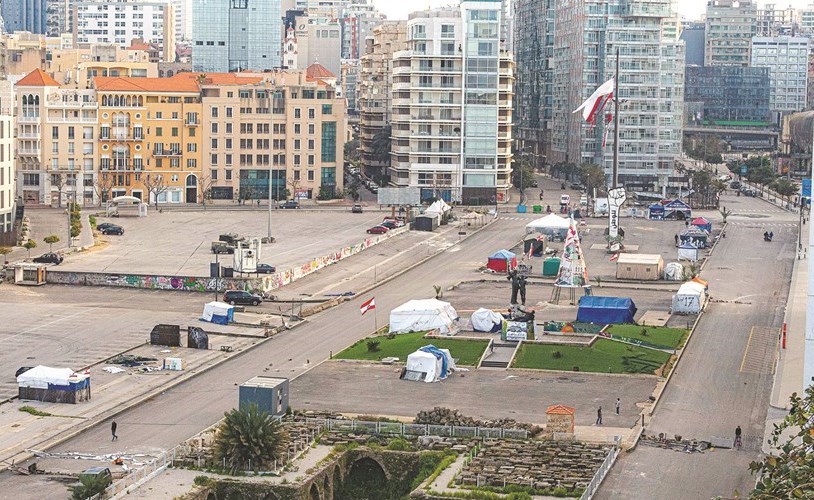 ساحة الشهداء في وسط بيروت خالية من المعتصمين والمارة تطبيقا لقرار مجلس الوزراء اعلان التعبئة العامة ومنع التجمعات	(محمود الطويل)