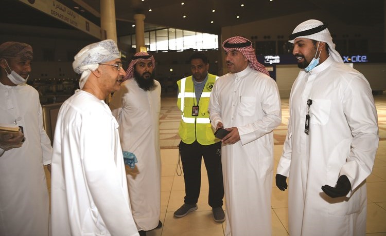 إقلاع أول رحلة عمانية إلى مسقط بـ 31 مسافرا