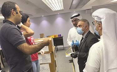 وخلال اطلاعه على منتجات مساندة