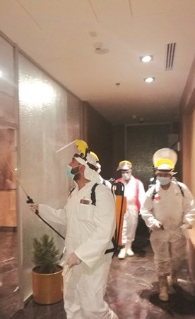 وزارة الدفاع والدفاع المدني يعقمان «التربية»