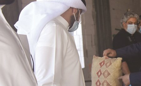 معاينة وسادة في موقع الجريمة