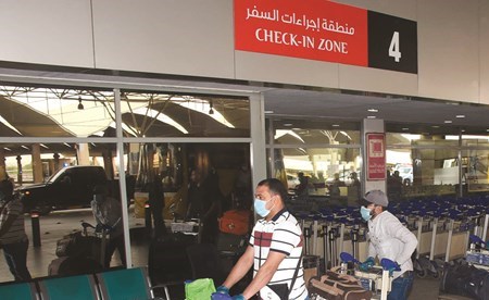 جانب من المصريين المغادرين (أحمد علي)