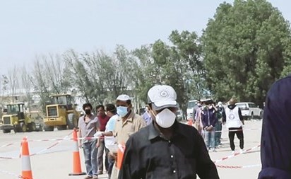 التعاون بين ضمان وجمعية الهلال الأحمر الكويتي للتواصل مع العمالة في مناطقهم