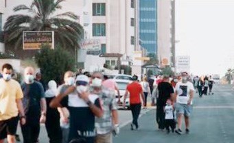 مواطنون ووافدون خلال ممارسة الرياضة أثناء فترة السماح