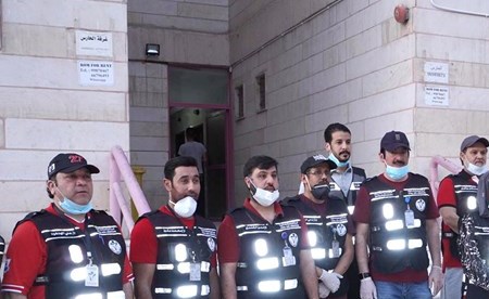 إيمان الأنصاري مع فريق الرقابة والتفتيش