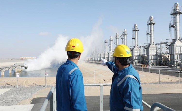 تنفيذ الكويت لمشاريع النفط ينخفض 37.4% إلى 41.8 مليار دولار