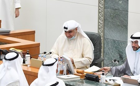 رئيس مجلس الأمة مرزوق الغانم وأمين السر د.عودة الرويعي وخالد الشطي على المنصة