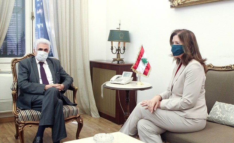 وزير الخارجية ناصيف حتي مستقبلا السفيرة الاميركية دوروثي شيا	(محمود الطويل)