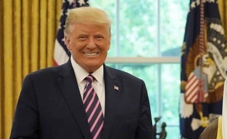 الرئيس الأميركي يمنح وسام الاستحقاق العسكري برتبة قائد أعلى لسمو الأمير