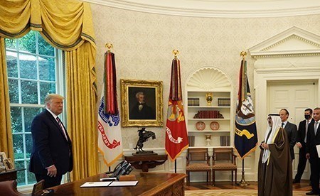 الرئيس الأميركي يمنح وسام الاستحقاق العسكري برتبة قائد أعلى لسمو الأمير