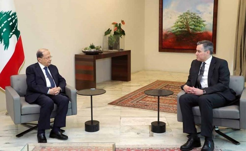 الرئيس العماد ميشال عون مستقبلا الرئيس المكلف مصطفى اديب في بعبدا (محمود الطويل)