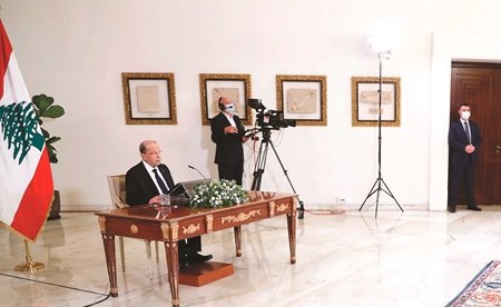 الرئيس العماد ميشال عون خلال كلمته إلى اللبنانيين من بعبدا أمس (محمود الطويل)