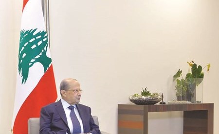 الرئيس العماد ميشال عون مستقبلا الرئيس المكلف سعد الحريري في بعبدا أمس (محمود الطويل)