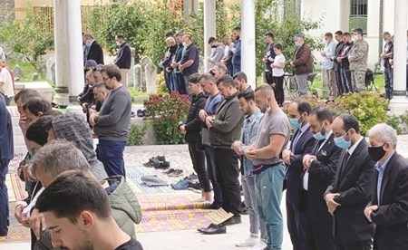 إقامة صلاة الغائب على سمو الأمير الراحل بأحد المساجد في سراييڤو