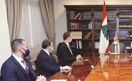 الرئيس العماد ميشال عون خلال استقباله في بعبدا وفدا من شركة الفاريز ومارسال للتدقيق الجنائي (محمود الطويل)