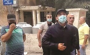 الرئيس سعد الحريري خلال زيارة تفقدية لموقع الانفجار في منطقة الطريق الجديدة (محمود الطويل)