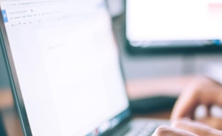 أطباء لـ «الأنباء»: «الأونلاين» يهدد صحة أطفالنا