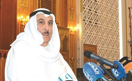 العم علي المتروك رحمه الله ملقيا كلمة اثناء ذكرى تأبين شهداء مسجد الإمام الصادق