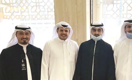 بدر الداهوم متوسطا هيئة الدفاع