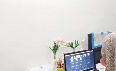 مهتديات يتعلمن القرآن الكريم عن بعد