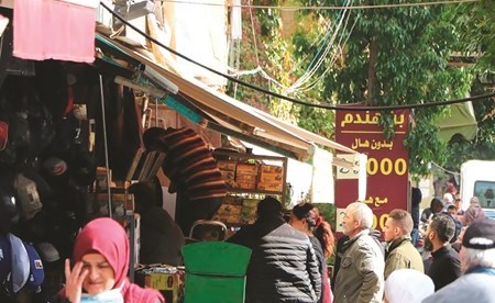 عودة فتح المحلات التجارية والأسواق والمطاعم في بيروت بعد إقفال تام استمر أسبوعين (محمود الطويل)