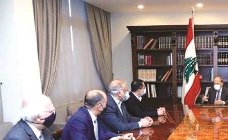 الرئيس العماد ميشال عون مستقبلا في بعبدا وفد تكتل نواببعلبك الهرمل (محمود الطويل)