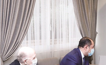 الرئيس ميشال عون خلال استقباله الأمين العام المساعد لجامعة الدول العربية السفير حسام زكي (محمود الطويل)