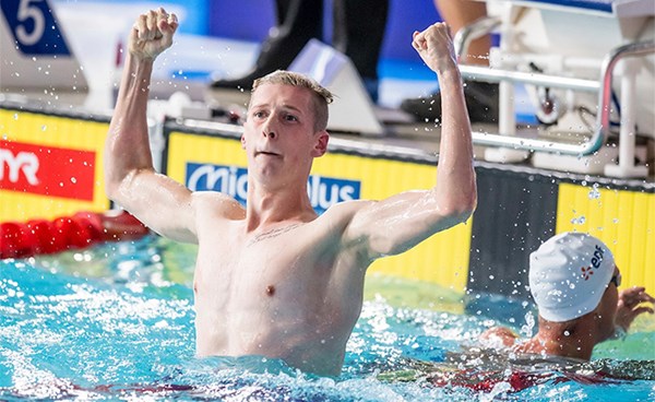 بطل العالم للسباحة يرحب بإقامة أولمبياد طوكيو بدون جماهير