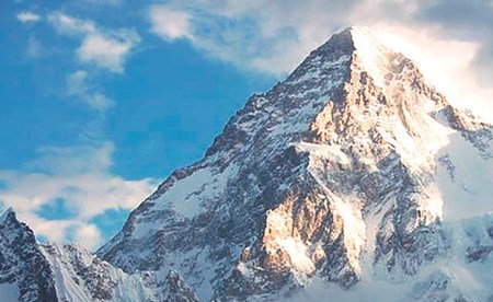 المتسلق الإسباني الشهير مينجوتي يلقى حتفه جريدة الأنباء Kuwait