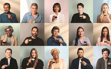 جورج كلوني وعدد من أصدقاء نسبريسو يكشفون حجم العناية الإنسانية العميقة لكل فنجان قهوة