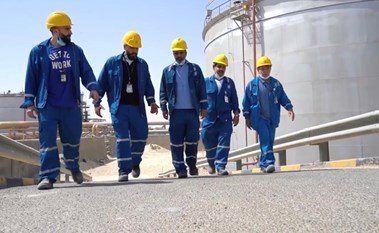 للشباب الكويتي.. تمسّك بوظيفة «النفط» حتى ولو على عقود المقاولين