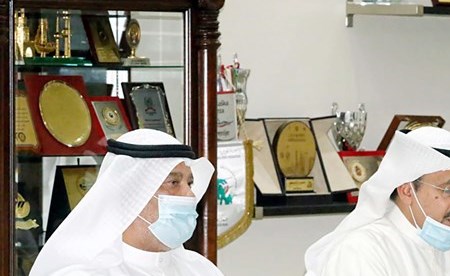 دعيج العتيبي متحدثا خلال المؤتمر الصحافي
