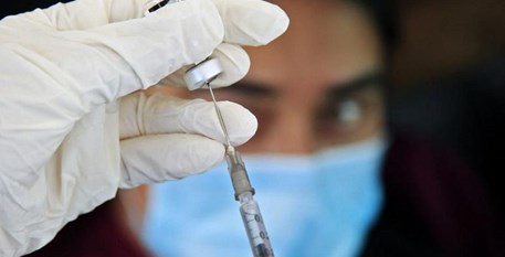یونان تهدید کرد کسانی را که از دریافت واکسن در بیمارستان ها و مراکز درمانی خودداری می کنند متوقف می کند