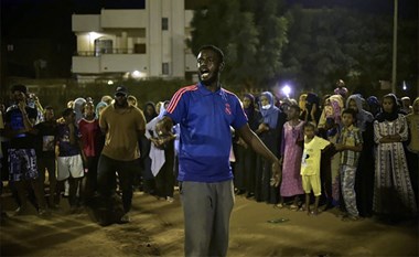 السودان.. البرهان يحاول إقناع حمدوك بتشكيل حكومة جديدة.. والأمم المتحدة تدعو لضبط النفس في مظاهرات السبت