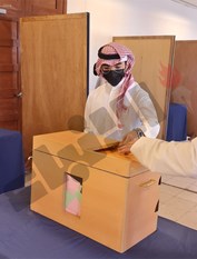 طلبة جامعة الكويت يدلون بأصواتهم بانتخابات الاتحاد بعد انقطاع دام عام ونصف العام
