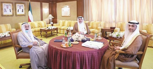 رؤساء السلطات الثلاث يعقدون اجتماعاً في قصر السيفبناء على تكليف سمو الأمير