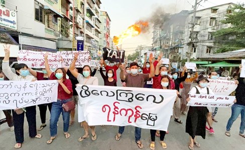 المجلس العسكري في ميانمار يخفف أحكام السجن بحق سو تشي